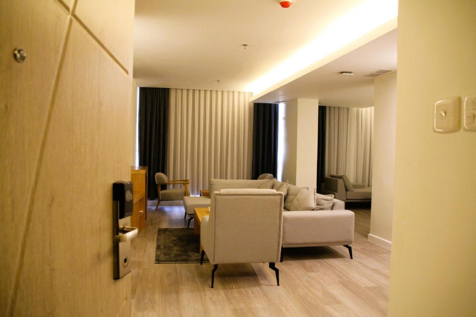 Plaza Athenee Hotel Kuvait Kültér fotó